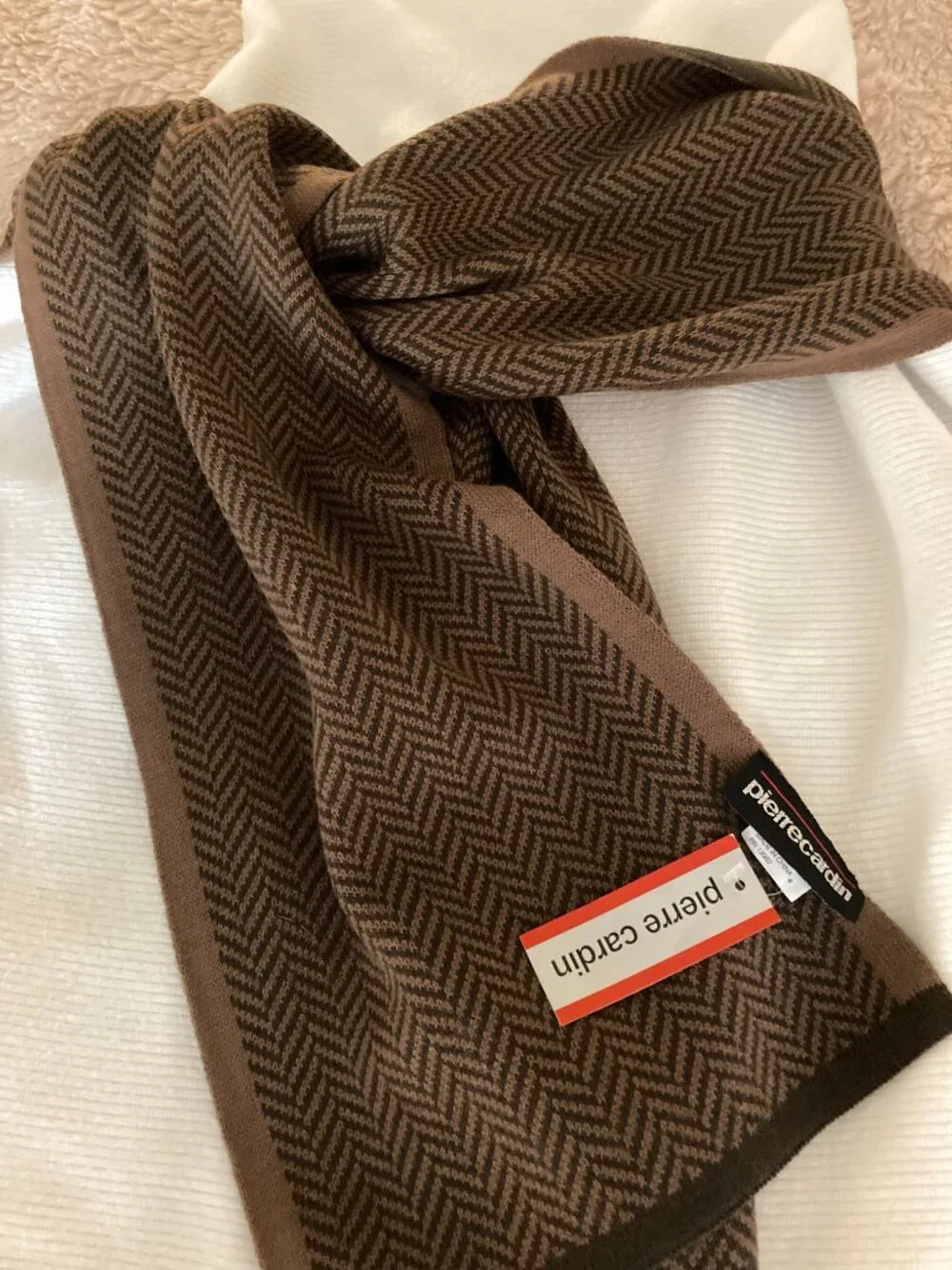 NEW PIERRE CARDIN  SCARF 8 X 66   UNISEX